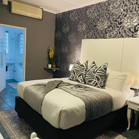 Pari Guest House Миделбург Екстериор снимка