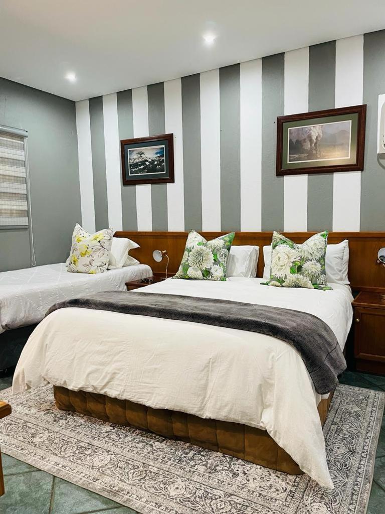 Pari Guest House Миделбург Екстериор снимка