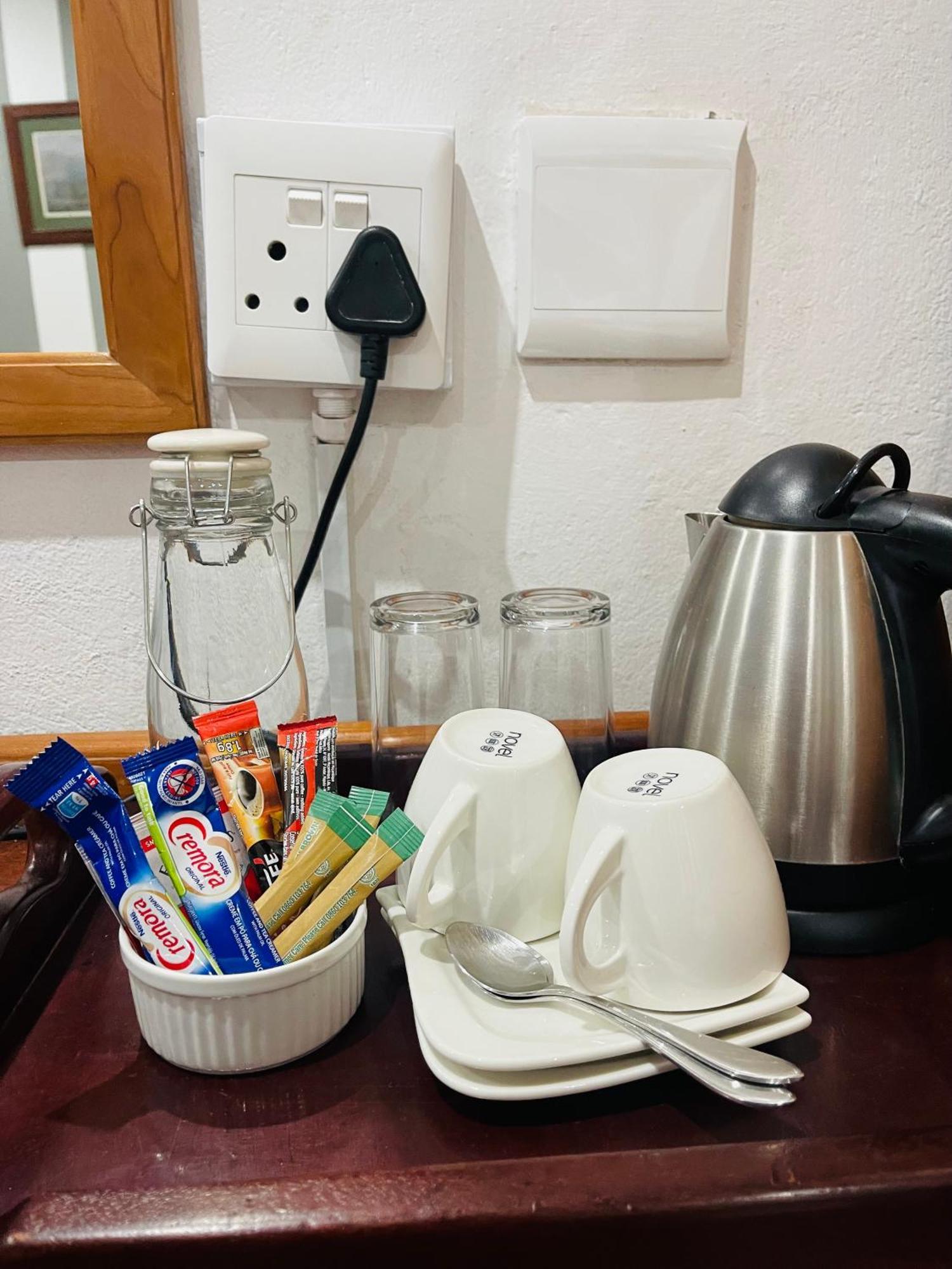 Pari Guest House Миделбург Екстериор снимка