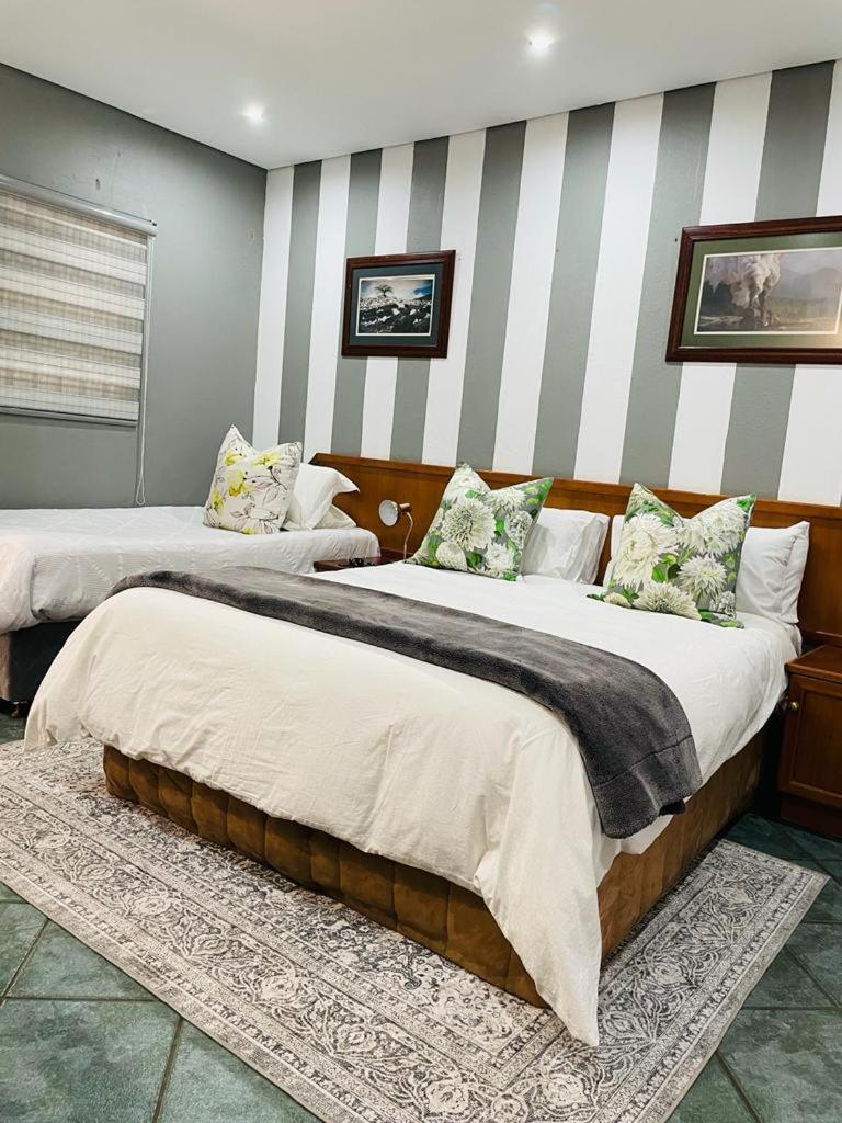 Pari Guest House Миделбург Екстериор снимка