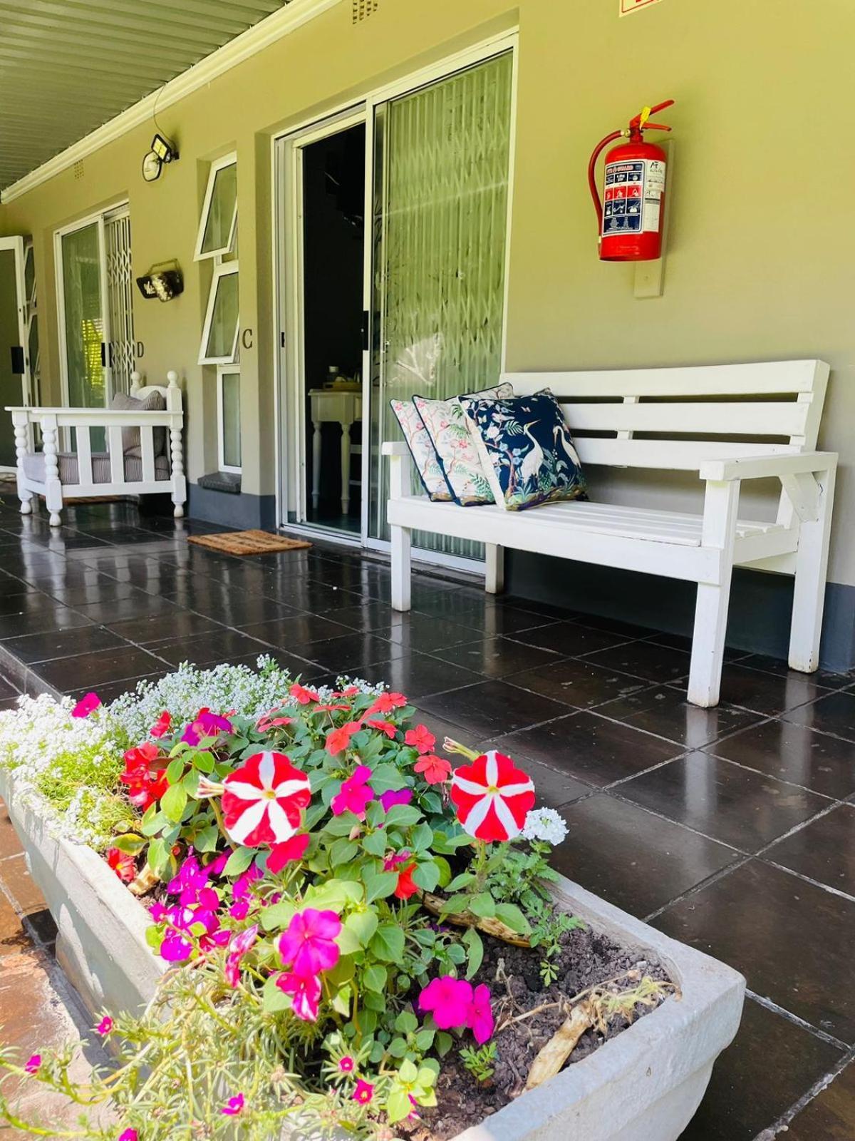 Pari Guest House Миделбург Екстериор снимка