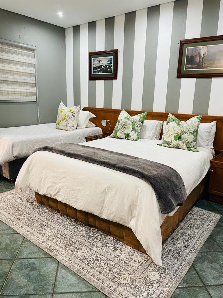 Pari Guest House Миделбург Екстериор снимка