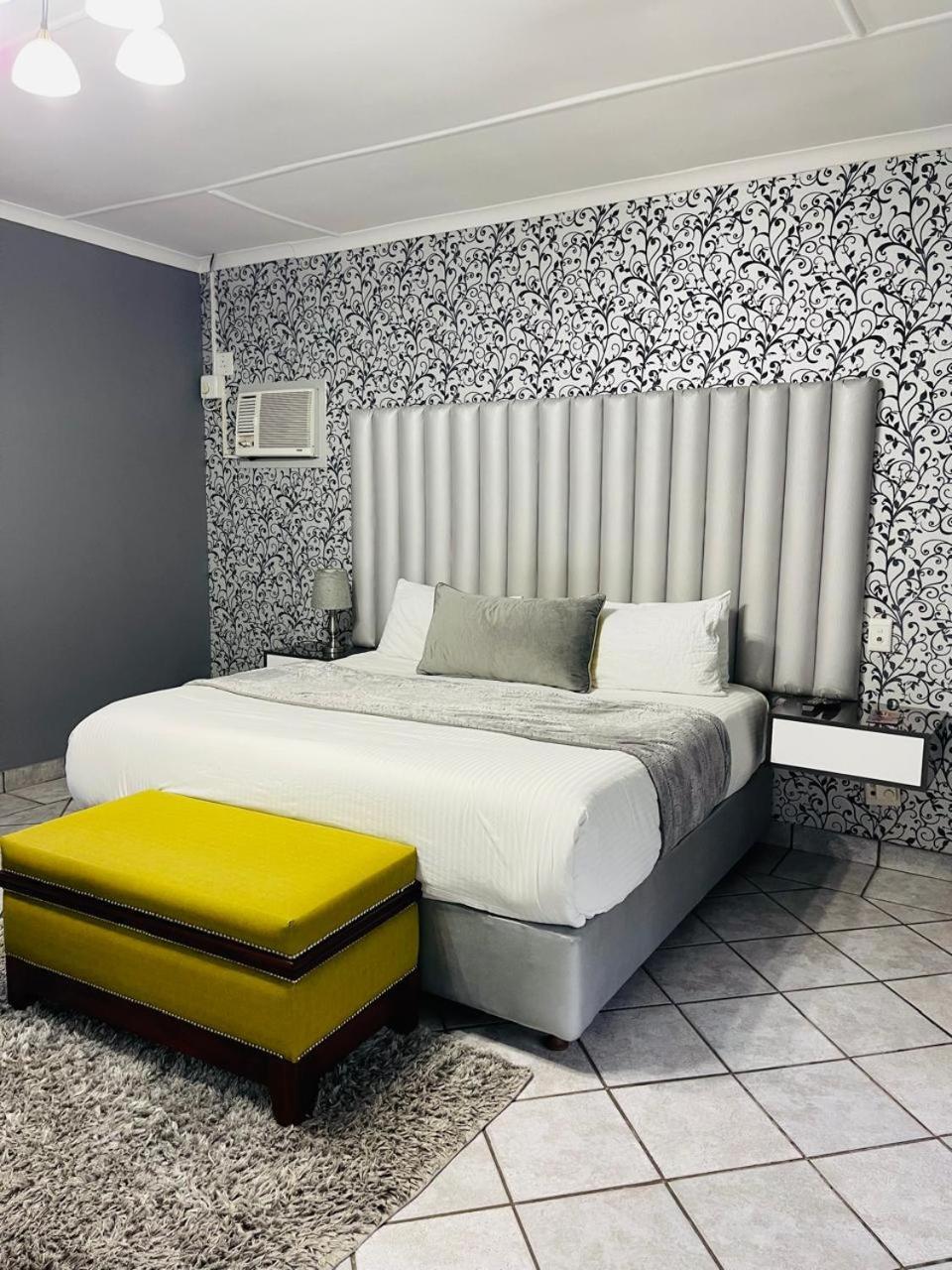 Pari Guest House Миделбург Екстериор снимка